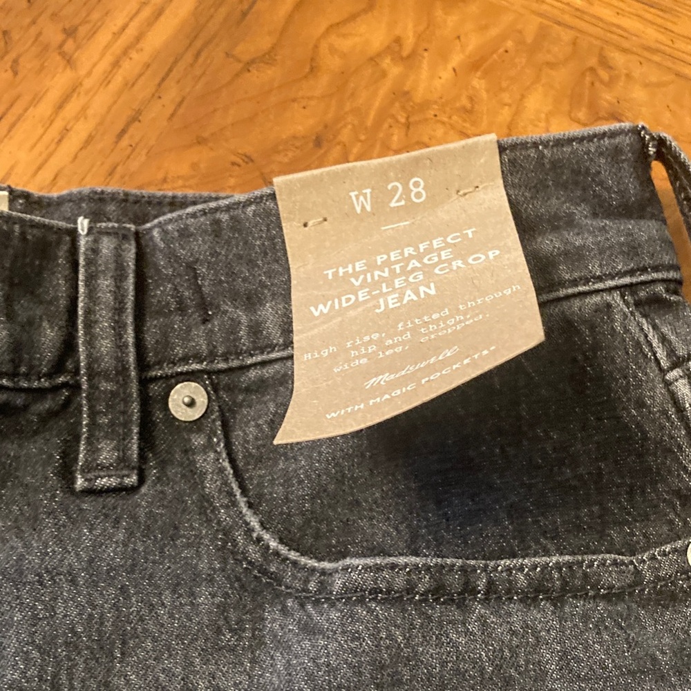 Madewell Perfect Vintage wide leg crop jean. Size 28